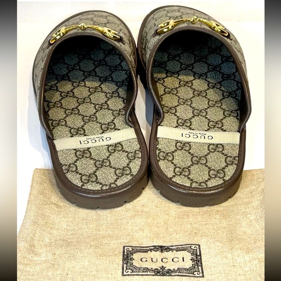 $990 Gucci monogram horsebit sandals - Picture 5 of 12